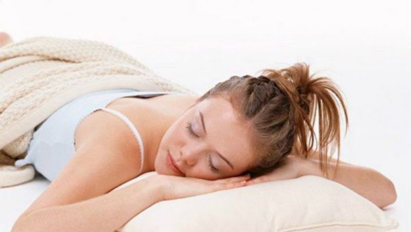 Медики пояснили, яка поза для сну - найшкідливіша