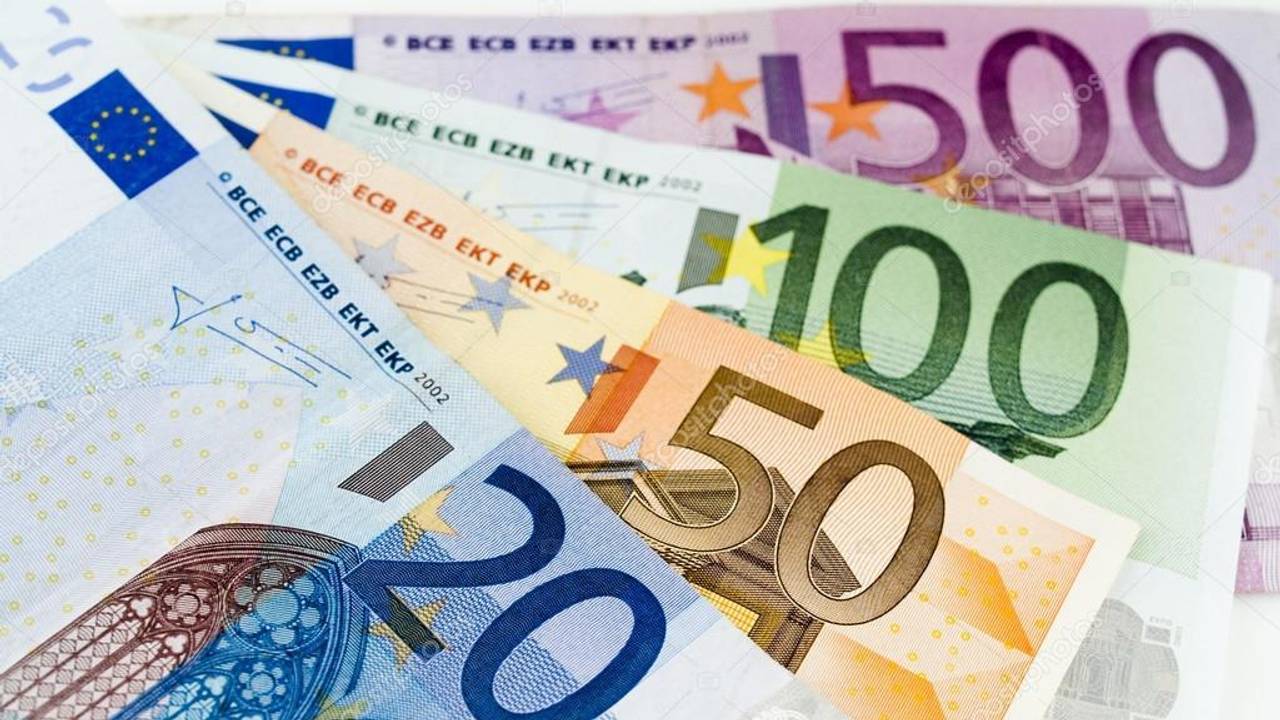 Євро на міжбанку обвалився майже на 40 копійок