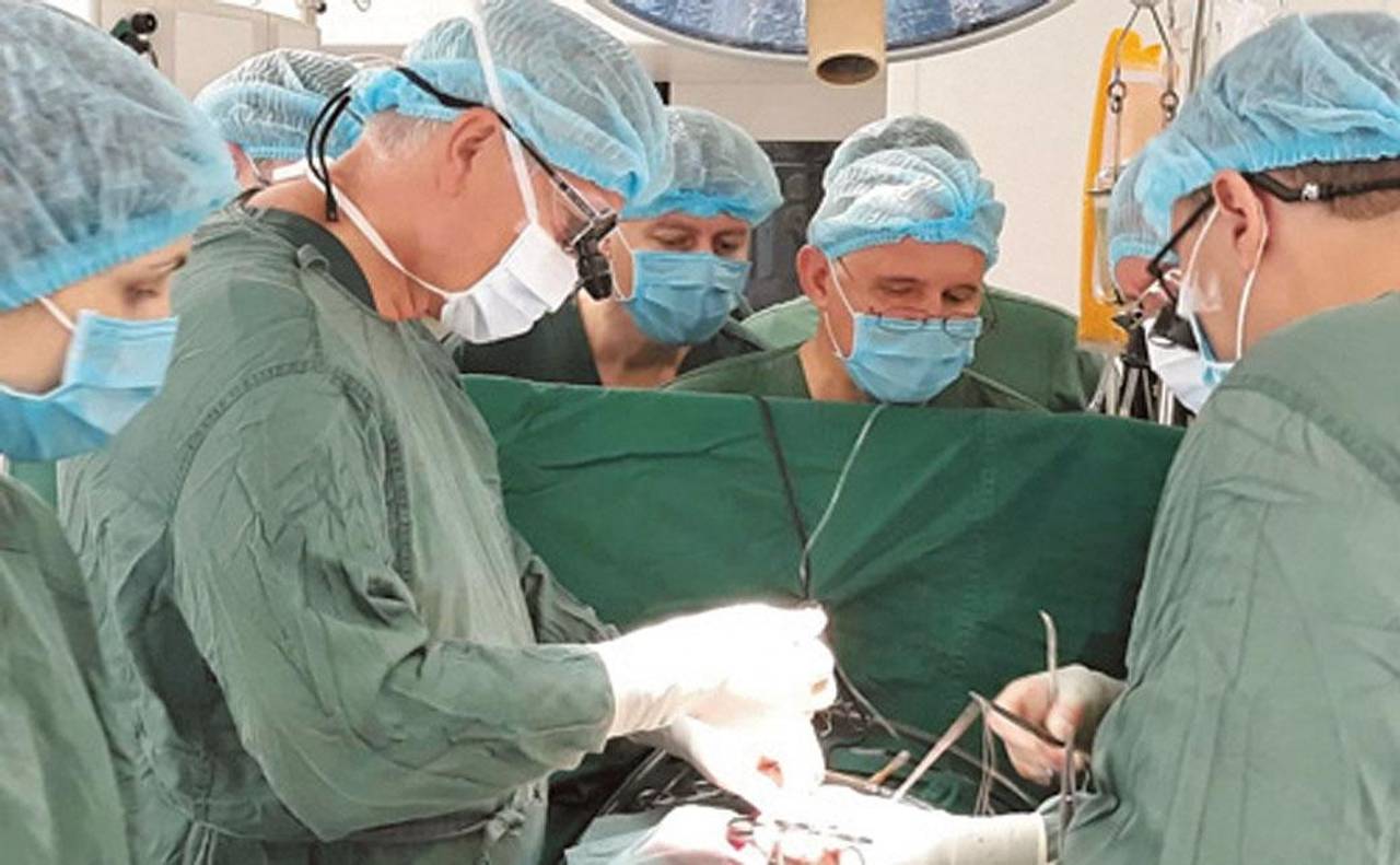 Українські хірурги врятували серце 13-річного хлопчика, зріст якого - 195 сантиметрів