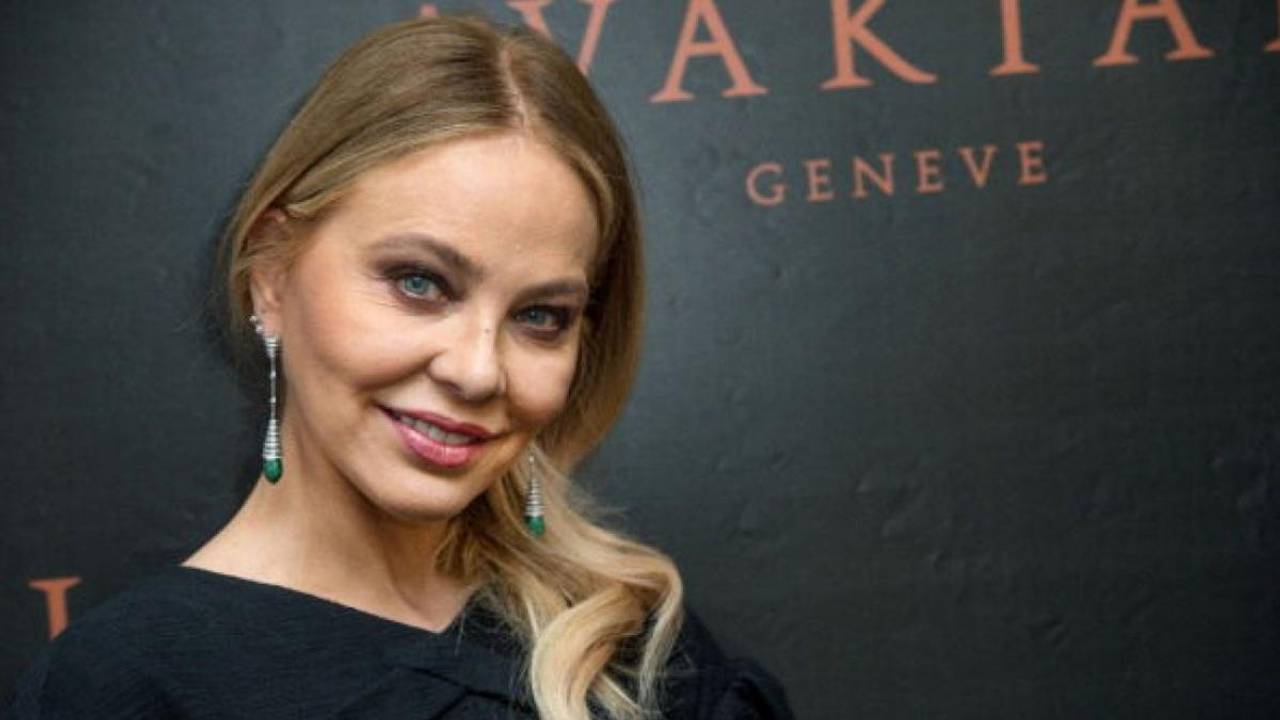 Зіркова акторка, яка хотіла отримати російське громадянство, подорожує Україною