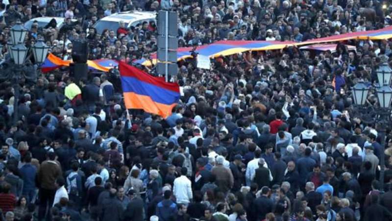 Протести у Вірменії: будівлю парламенту заблокували активісти