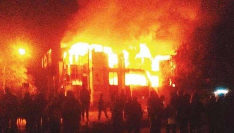В окупованому росіянами Антрациті згорів торговельний центр