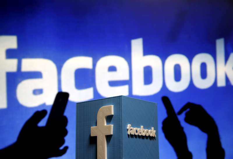 Компанія Facebook представила перший гаджет