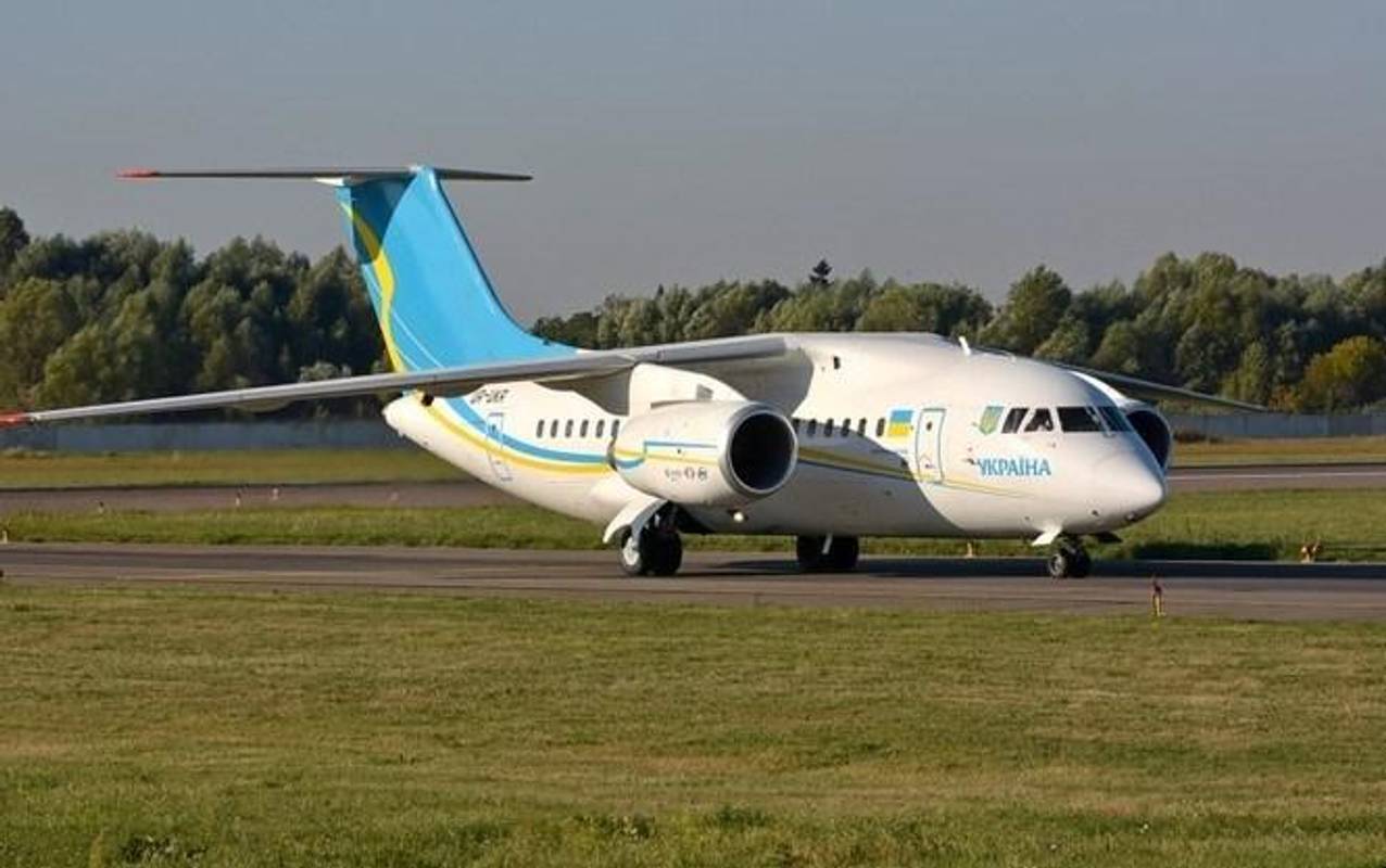 Скорочено видатки на авіаперевезення Парубія та Гройсмана