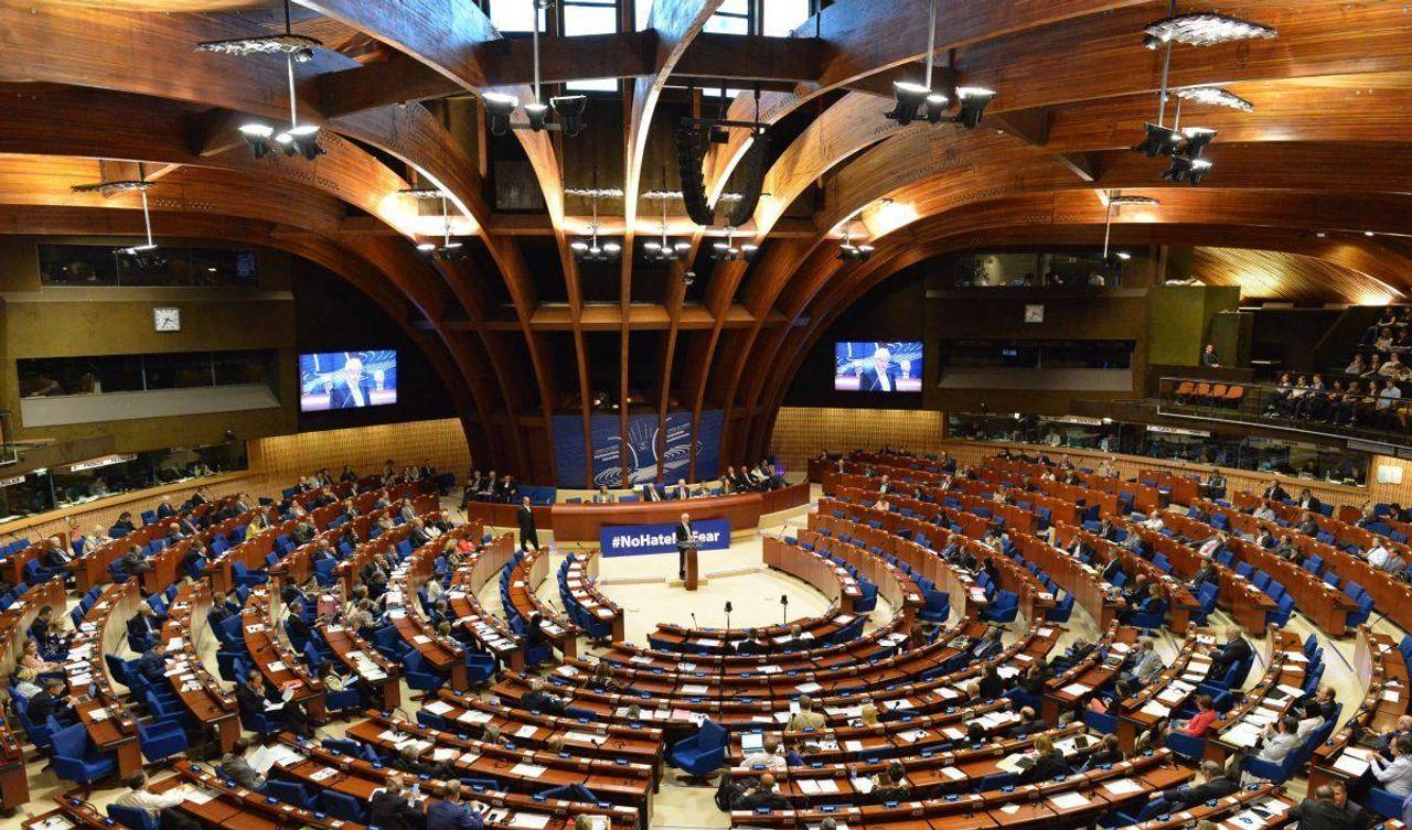 У ПАРЄ кажуть, що українська делегація порушила регламент, заспівавши бойову пісню