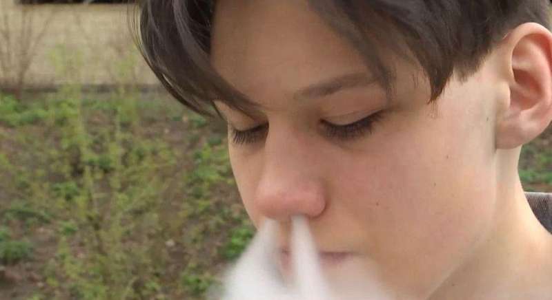 Стало відомо, скільки неповнолітніх українців курять цигарки - дослідження