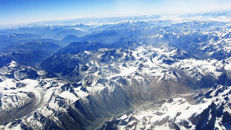 При сходженні лавини у Гімалаях загинули дев'ять альпіністів