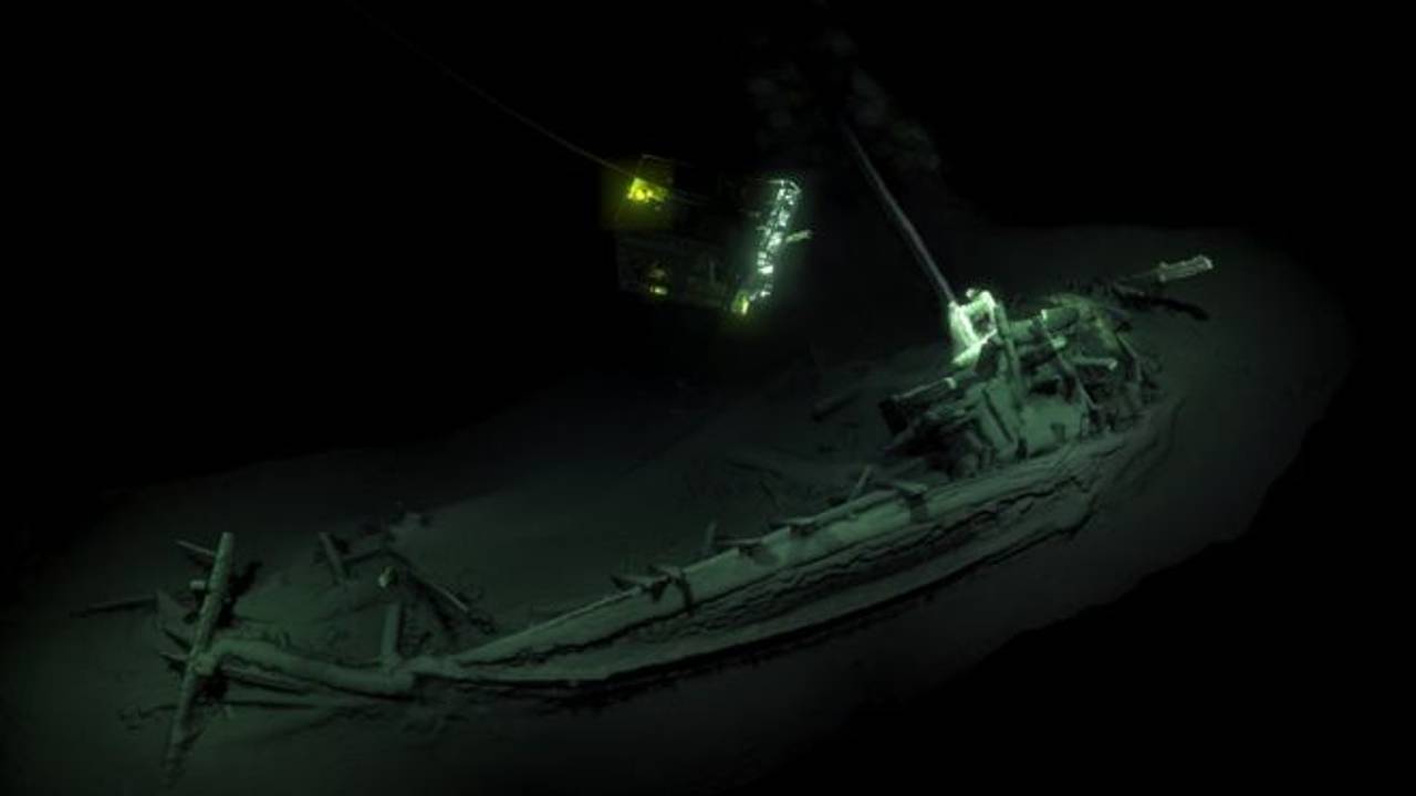 На дні Чорного моря знайшли найстаріший затонулий корабель На дні Чорного моря знайшли найстаріший затонулий корабель