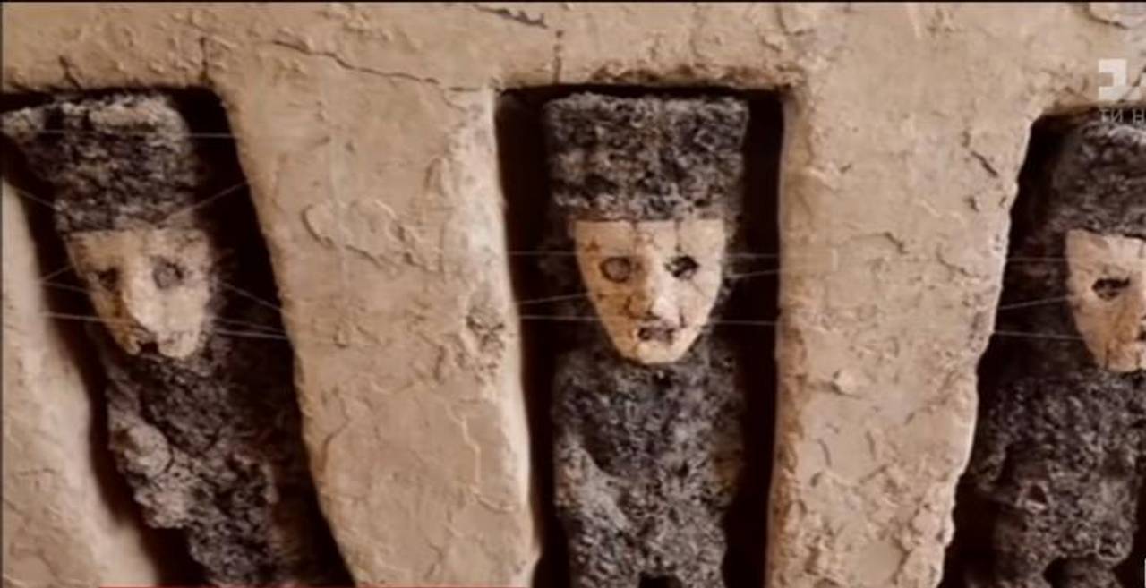 Біля язичницького храму відкопали скульптури давніх правителів Перу