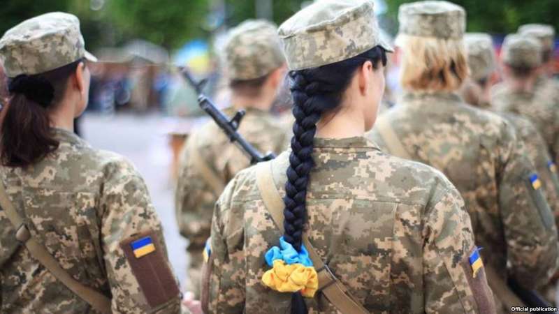 Сьогодні набув чинності закон про рівні права чоловіків і жінок в армії