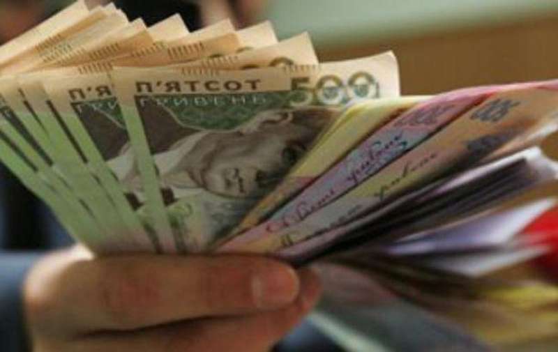 Середня номінальна зарплата в Україні досягла 9 тисяч гривень
