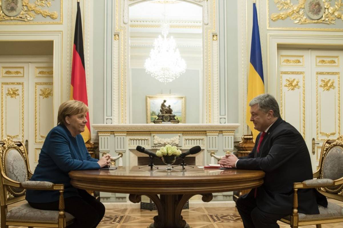 Порошенко і Меркель поговорили про російську агресію в Азовському морі