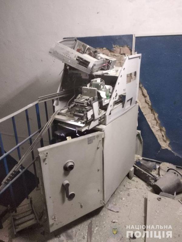 Гучне пограбування у Харкові: у банкомат заклали вибухівку