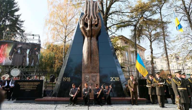 У Львові відкрили пам'ятник героям ЗУНР та УГА