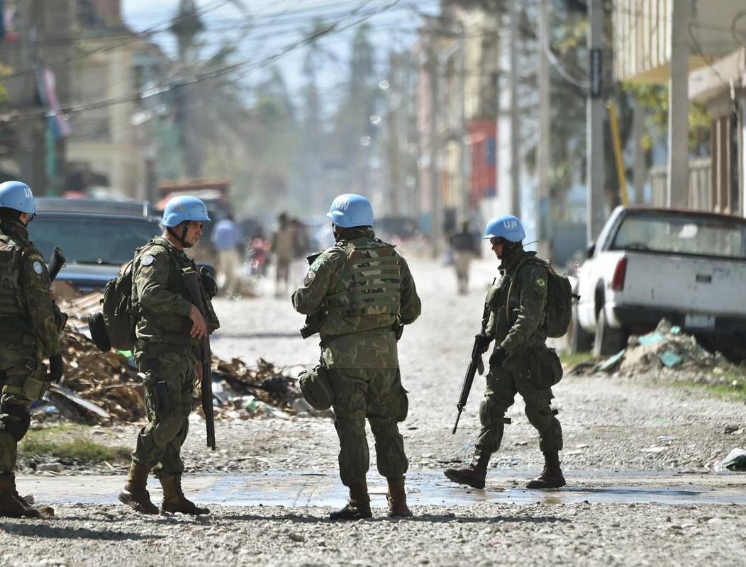 Миротворці на Донбасі: потужна стратегія чи звичайний піар