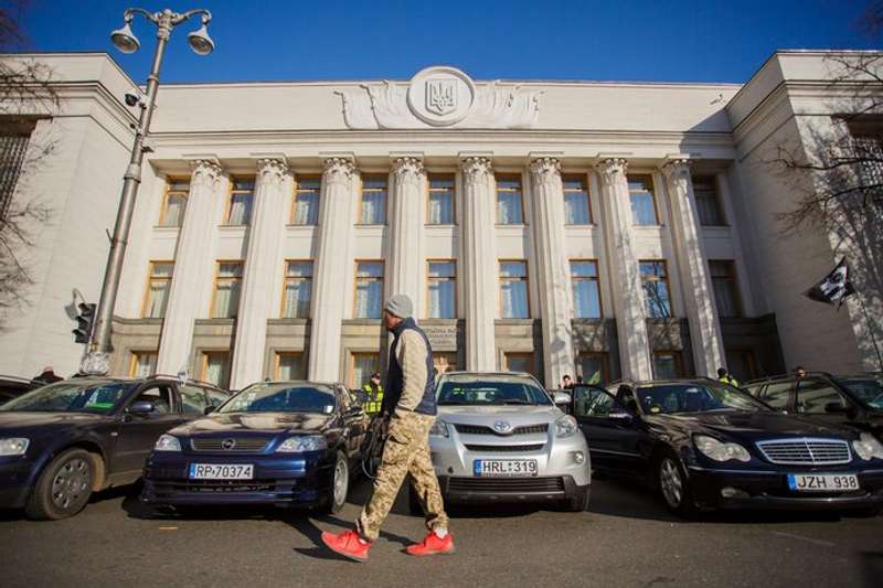 Верховна Рада знизила вартість розмитнення євроблях