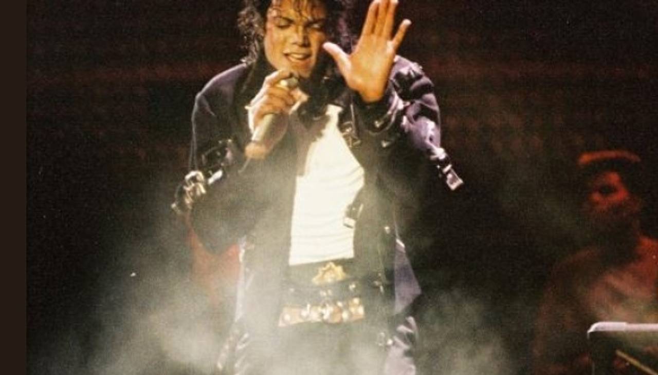 Знамениту чорну куртку Майкла Джексона продали за кругленьку суму
