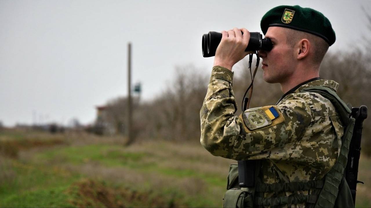 Прикордонники виявили у машині, яка їхала з ОРДЛО, пломби ЦВК України