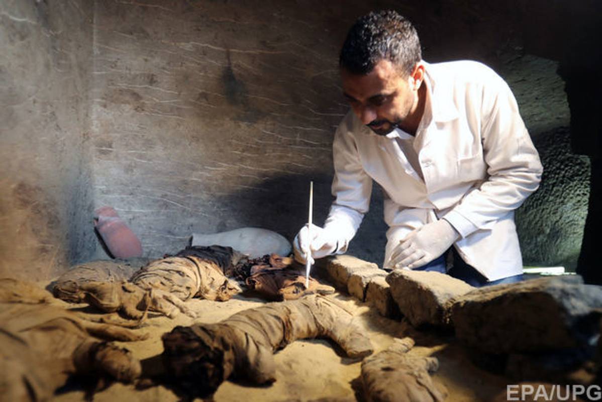 Єгипетські археологи виявили сім гробниць з муміями кішок