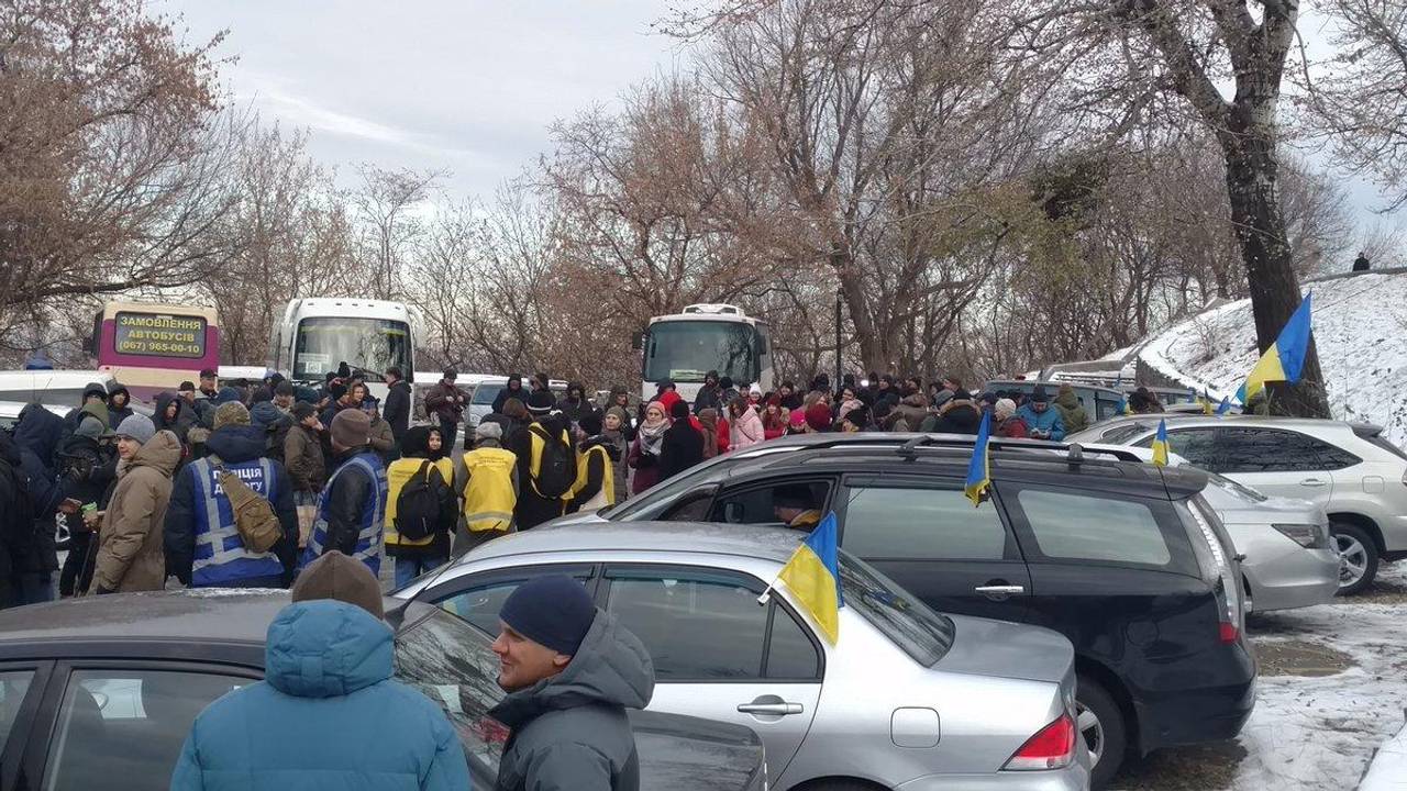 Аваков, йди: під будинком очільника МВС зібралась акція протесту (трансляція)