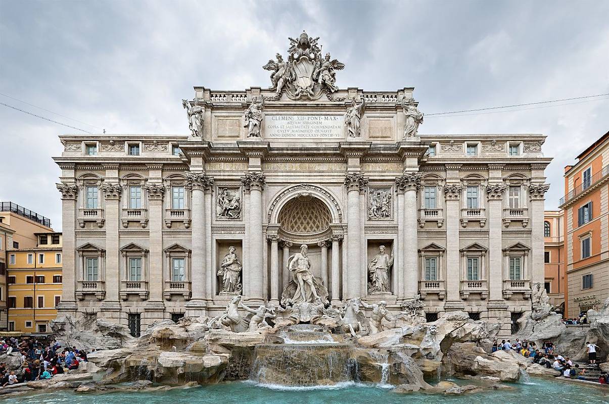 Нові правила: у Римі більше не можна вилазити на фонтани