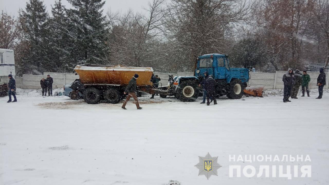 На Харківщині тракторист розтрощив вісім авто, серед них - поліцейське