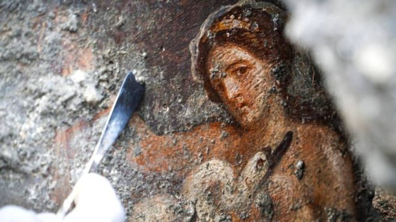 У Помпеях виявили еротичну фреску із Зевсом та принцесою