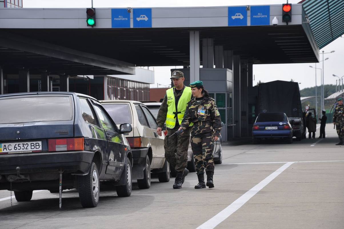 Польські митники брали хабарі від українців