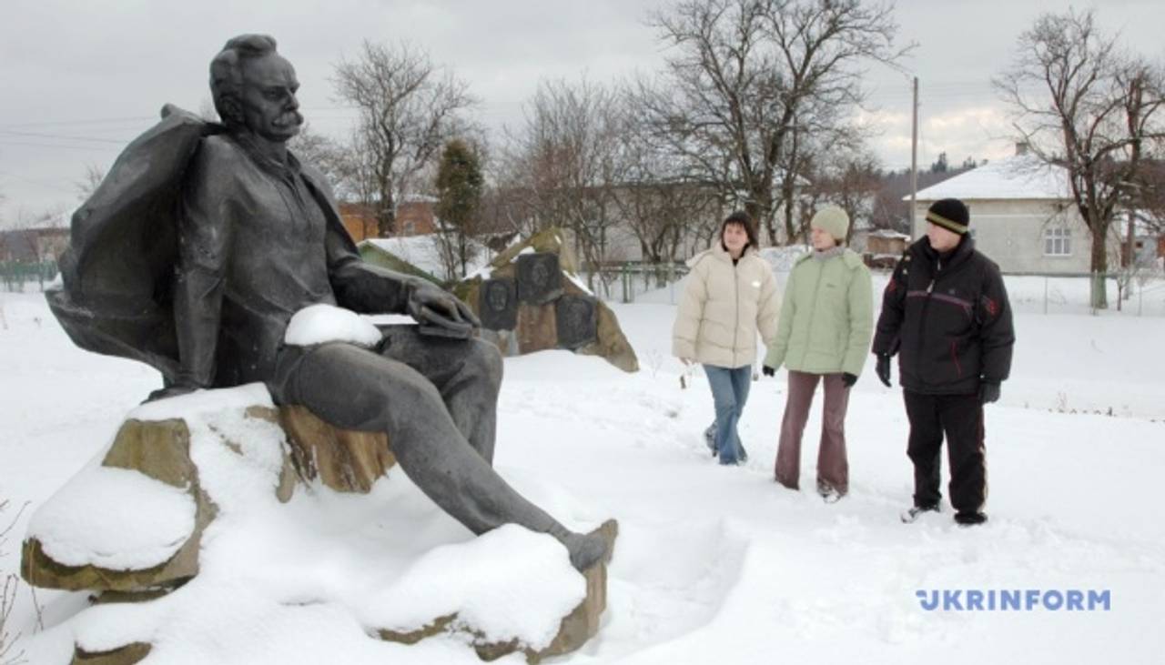 Погортати щоденник Ступки, побувати у хатах гетьмана, письменників та співаків запрошує Львівщина