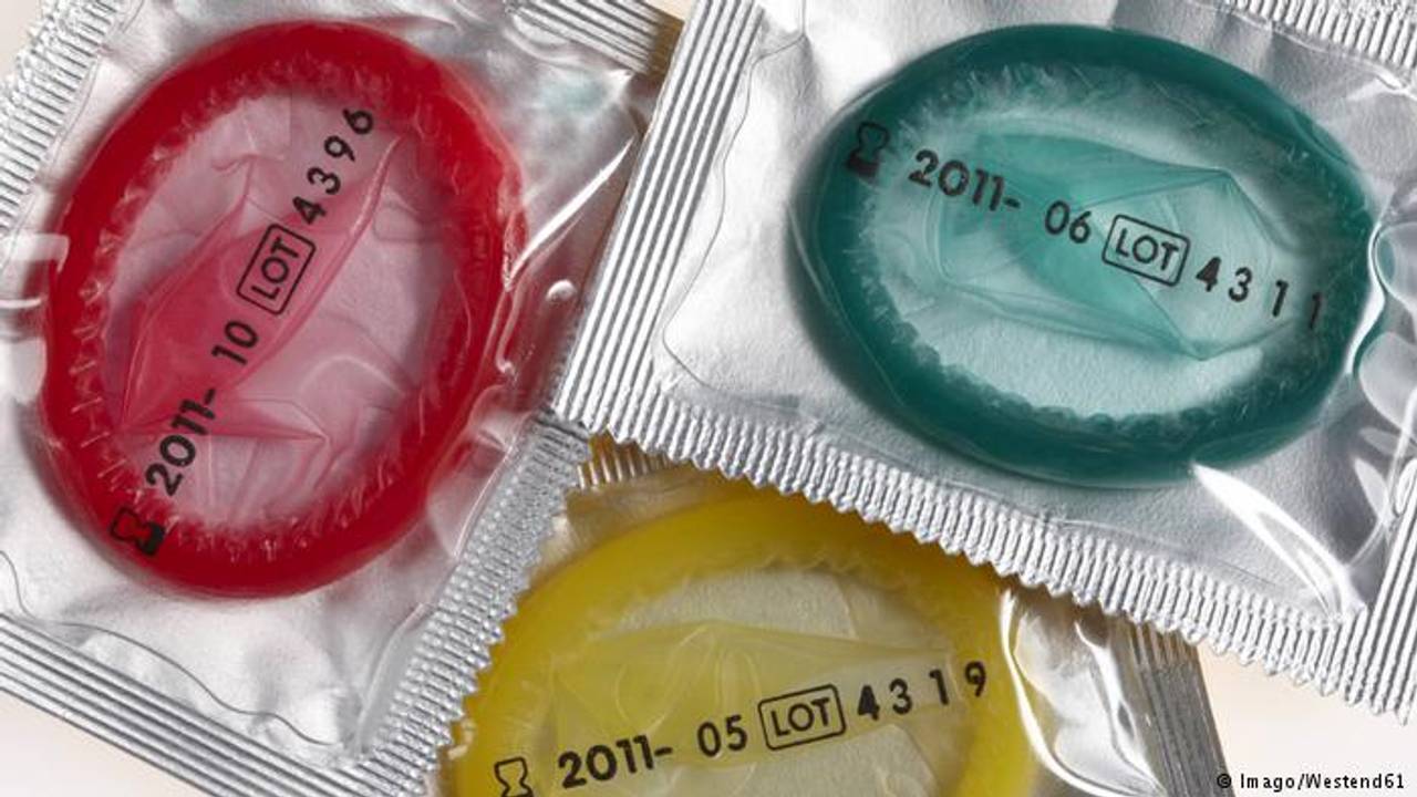 Французам видаватимуть безкоштовні презервативи