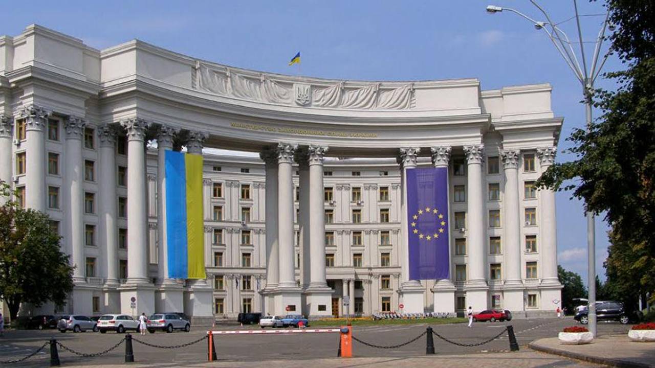 Для Клімкіна вхід до міністерства вимостять бруківкою на мільйон гривень