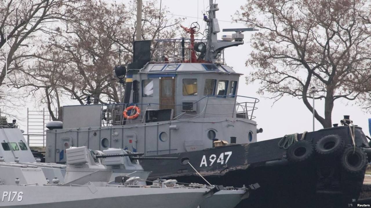 Адвокат українських моряків вимагатиме визнати їх військовополоненими