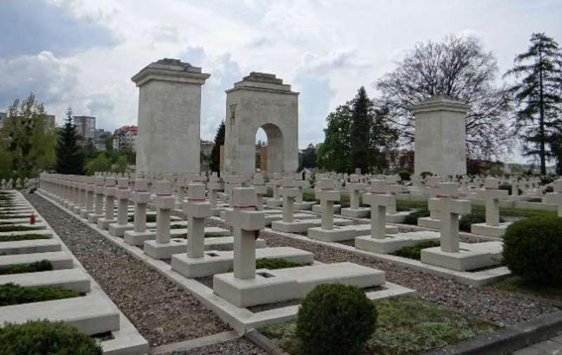 Суд виніс вирок у справі поляків, які вчинили провокацію на Личаківському цвинтарі
