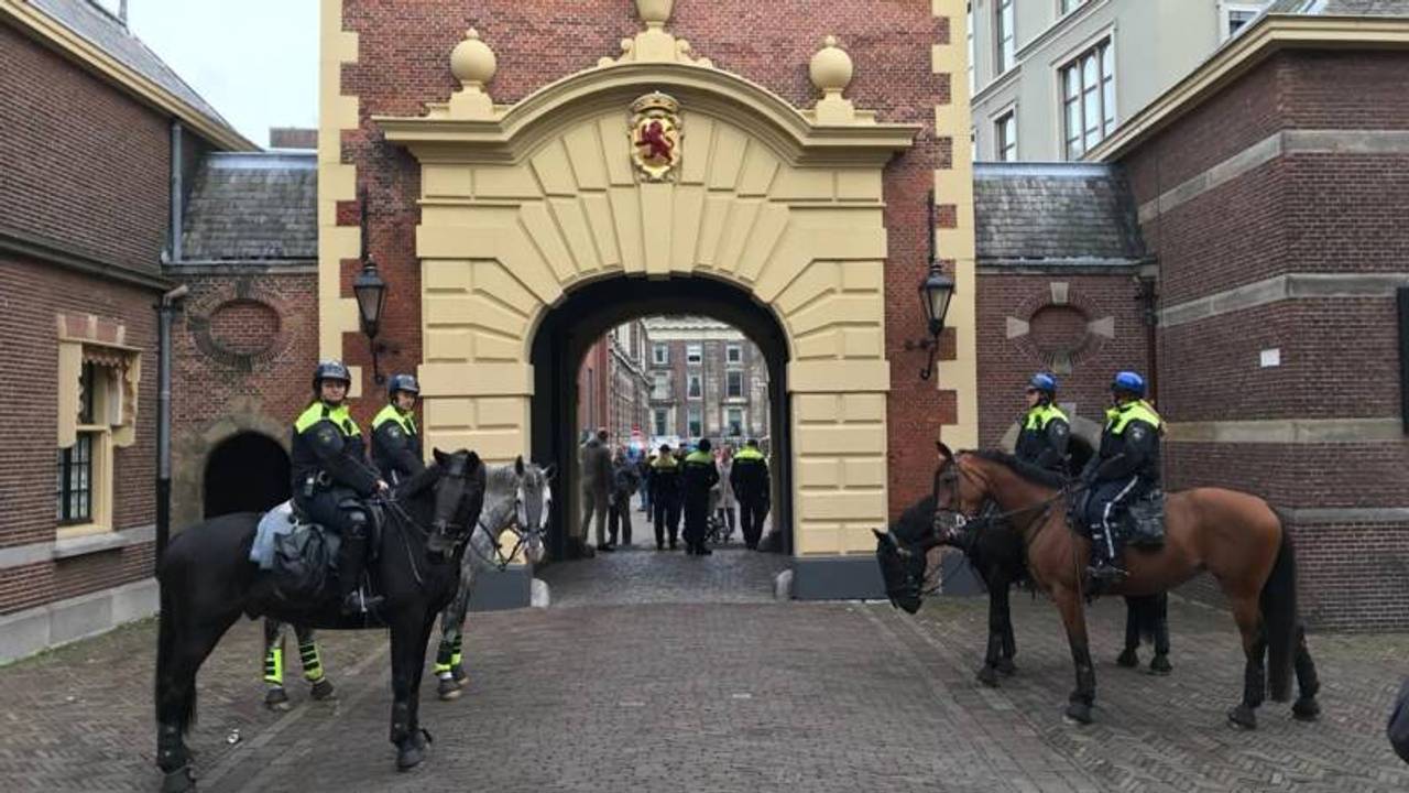 Жовті жилети тепер і в Нідерландах: голландці невдоволені підвищенням цін на пальне