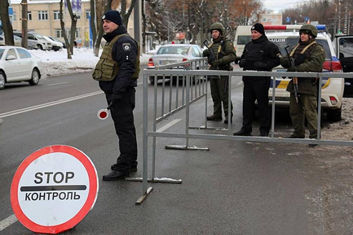 На в’їздах у Вінницю встановили блокпости (фото)