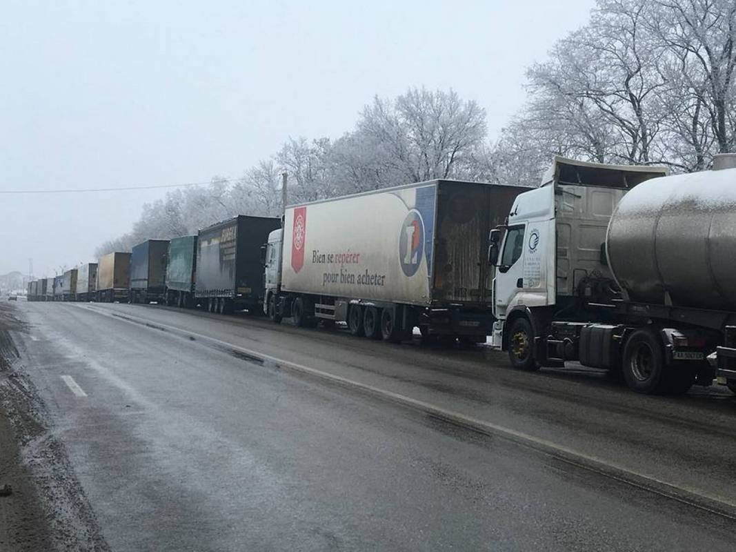 Львівщина: на кордоні в кабіні вантажівки виявили мертвого водія-поляка