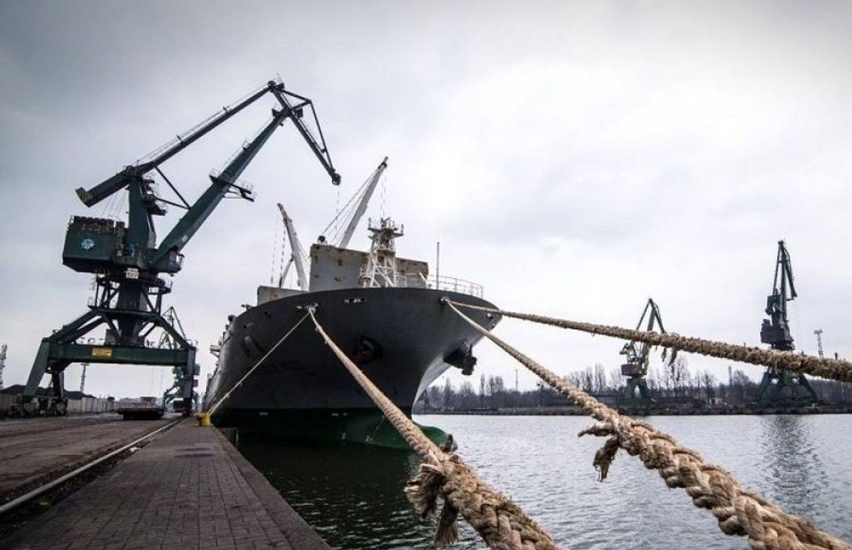 Через агресію Росії простоюють азовські порти, - Омелян
