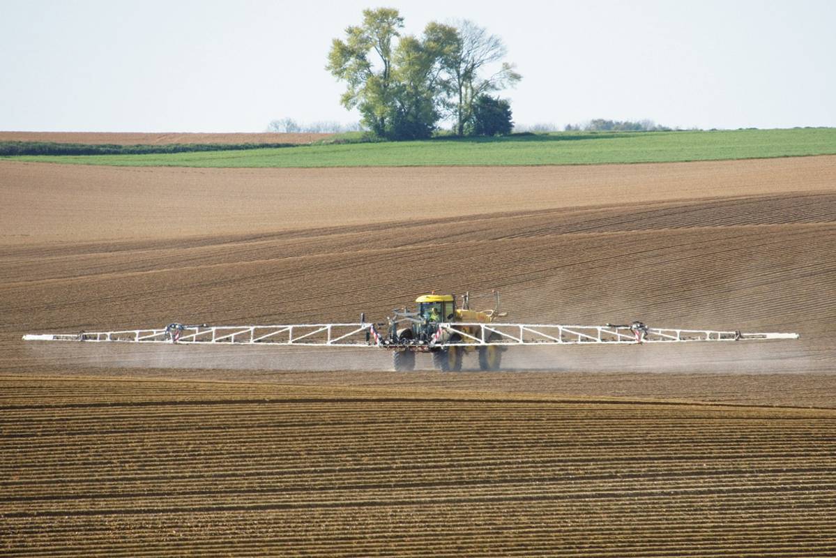 У Євросоюзі вимагають заборонити пестициди, які досі безконтрольно використовують в Україні