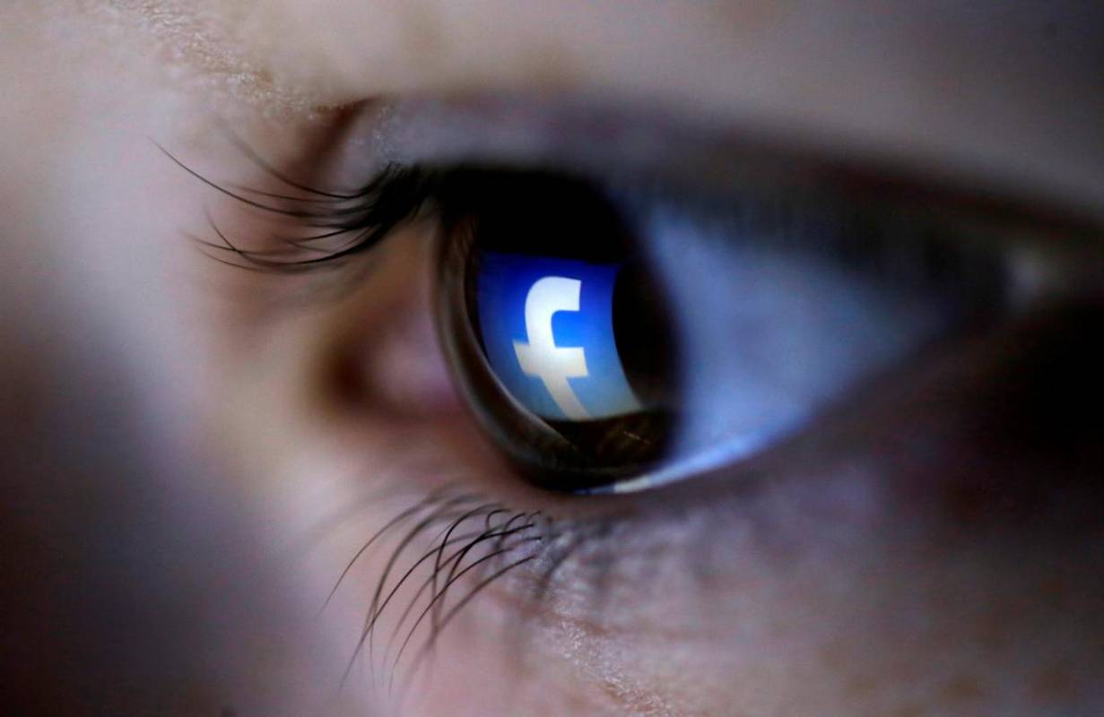 Facebook блокуватиме пости сексуального змісту