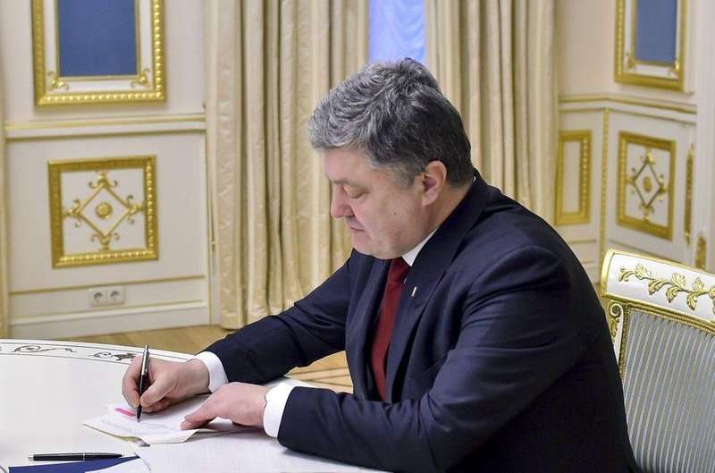 Порошенко підписав закон про припинення дружби з РФ