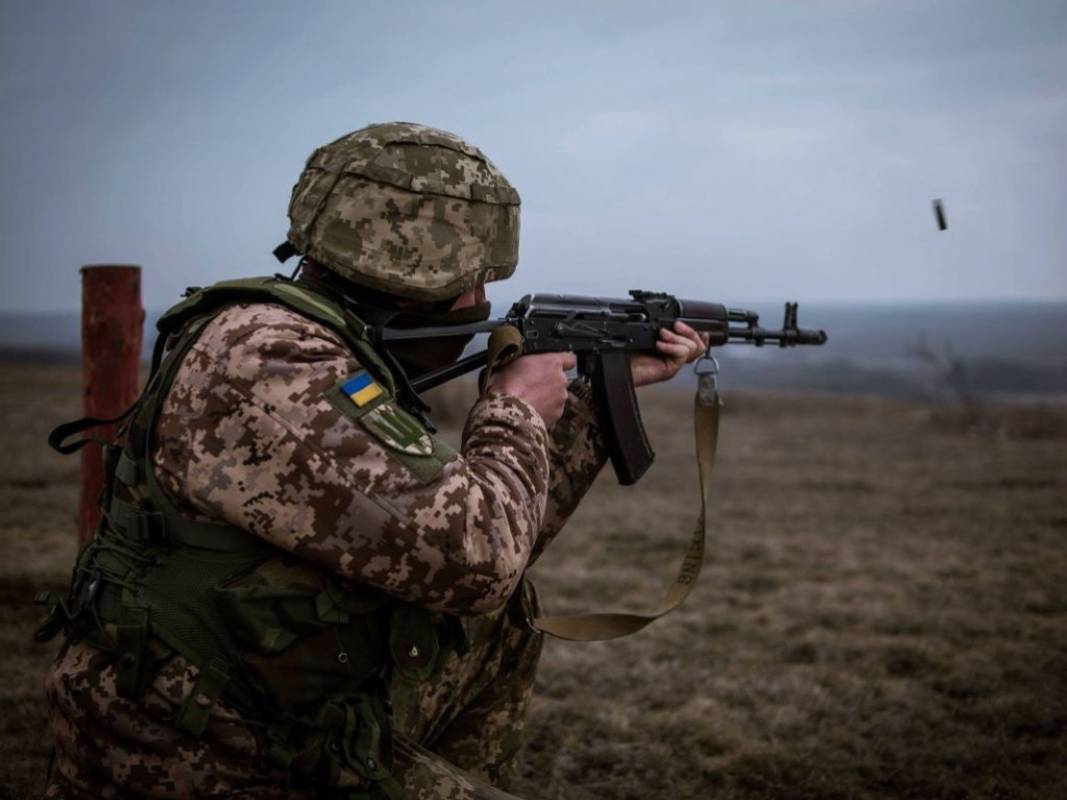 ООС: поблизу Гнутового помітили ворожого снайпера, одного захисника поранено