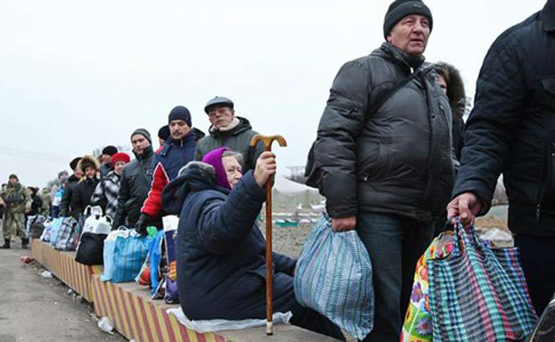 Стало відомо, скільки переселенців з Криму та Донбасу не планують повертатися додому