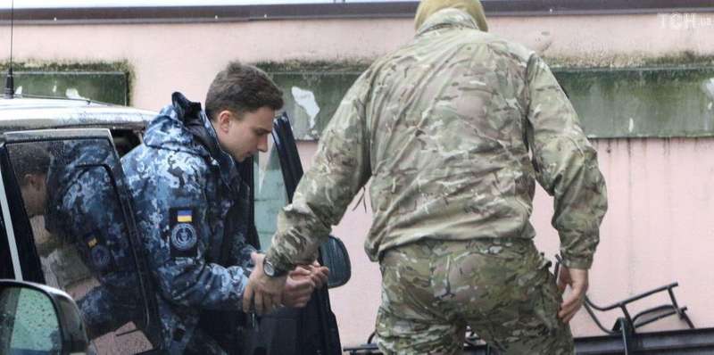 Полонені українські моряки отримали 21 передачу від волонтерів