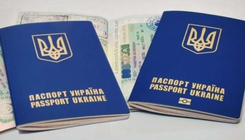 47% молодих українців прагнуть виїхати з України