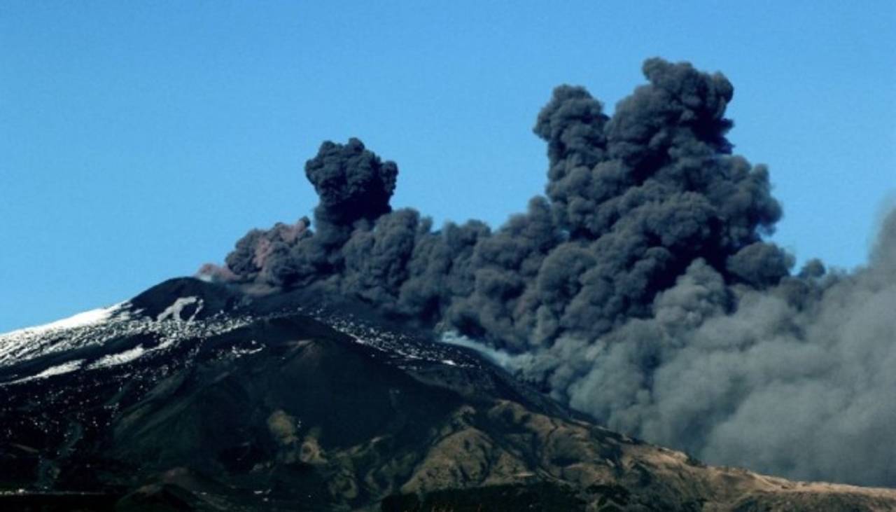 Через землетруси і виверження вулкану на Сицилії частково закрили небо