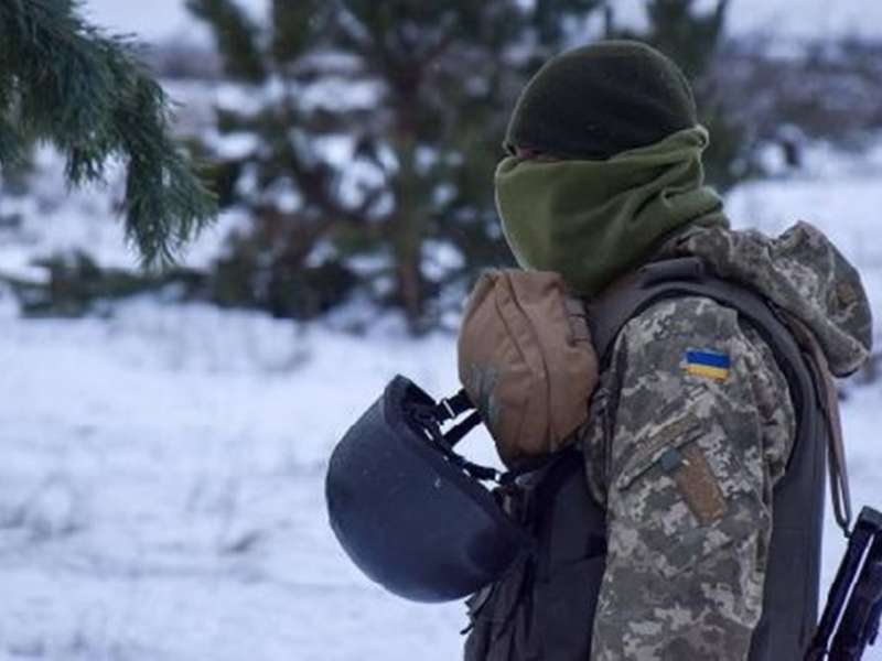 Звістки з фронту: за добу один поранений. Ще один воїн помер від ран у госпіталі