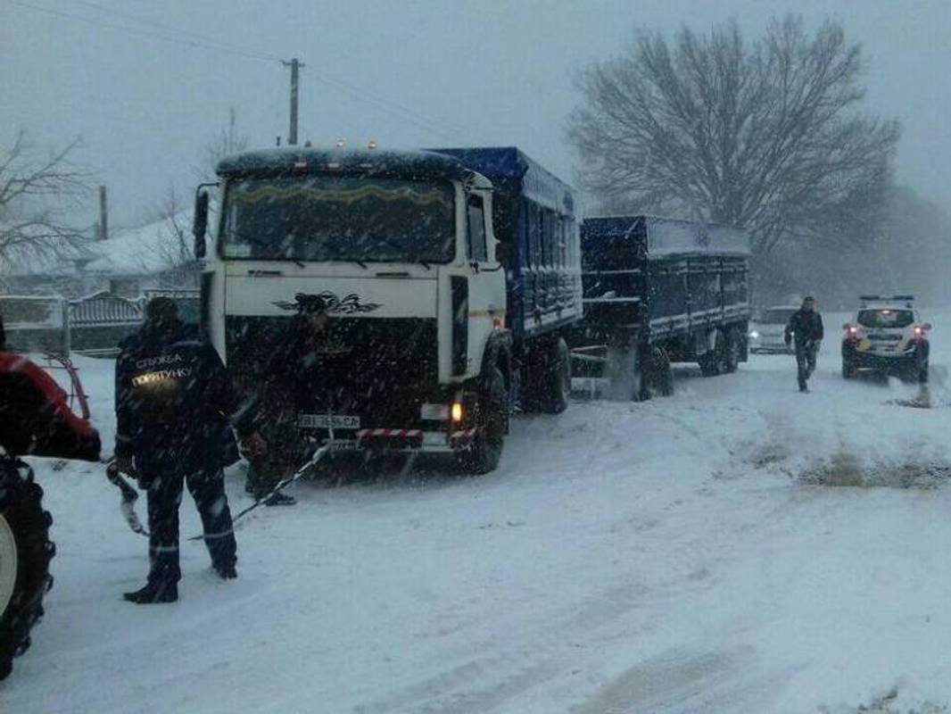 Понад сотня населених пунктів залишаються без світла, - ДСНС