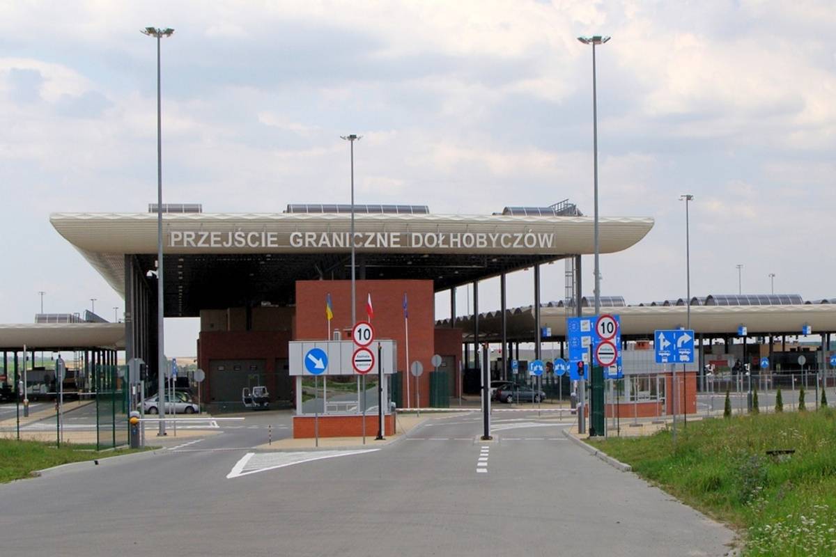 Пішохідний перехід на кордоні України та Польщі припинив роботу