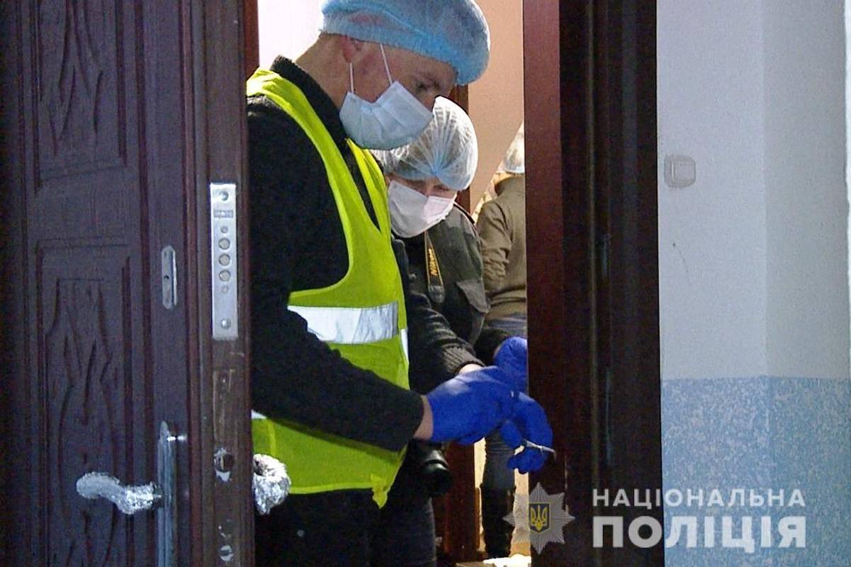 Звіряче вбивство у Вінниці: родича загиблих затримано