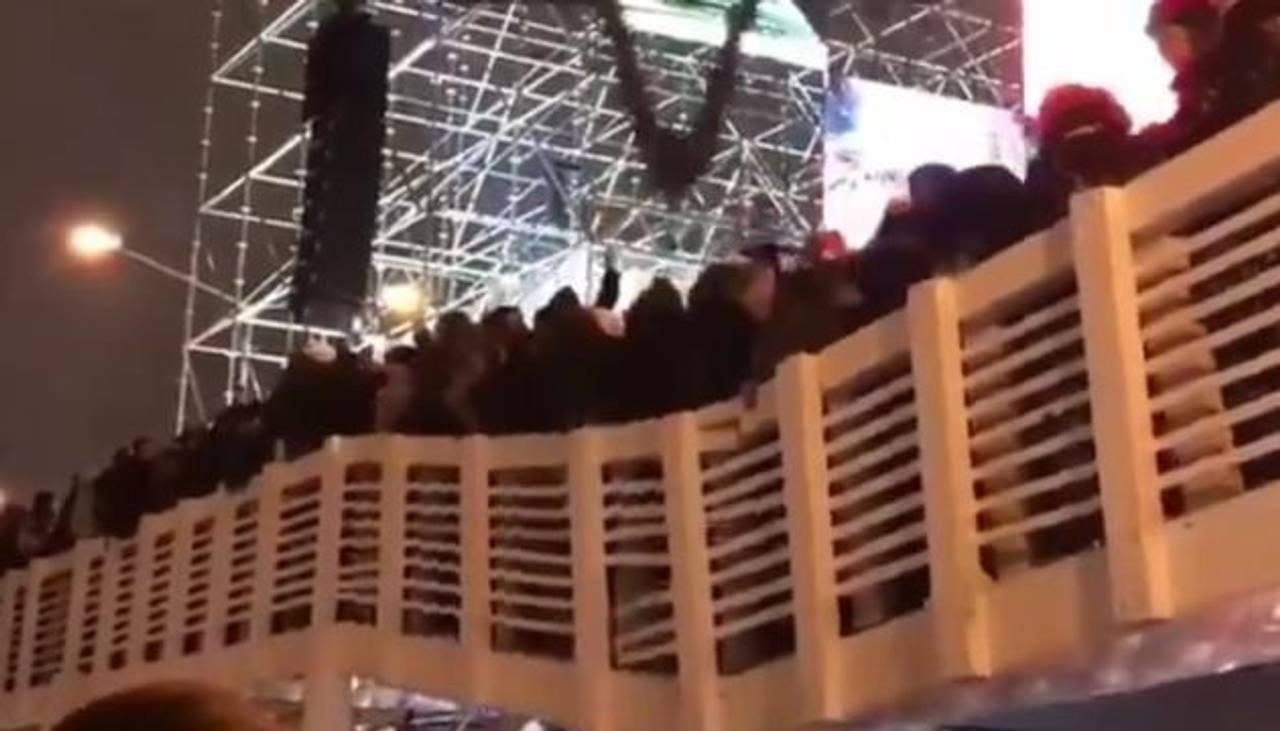 У Москві під час святкування Нового року обвалився міст з людьми (відео)